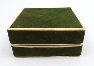 POSTŘÍBŘENÉ MALÉ TALÍŘKY V ORIGINÁLNÍ ETUI