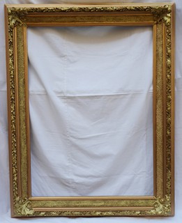 ROZMĚRNÝ ZLATÝ RÁM S ORNAMENTY