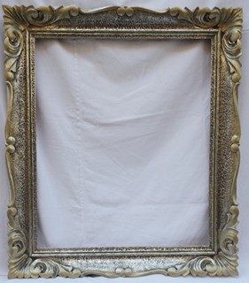 RÁM S RUČNĚ ŘEZANÝM ORNAMENTEM