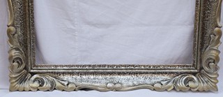 RÁM S RUČNĚ ŘEZANÝM ORNAMENTEM