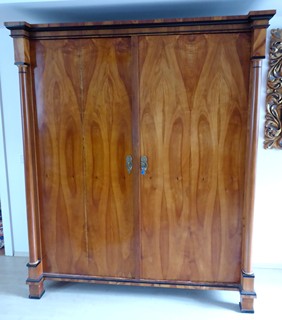ZÁMECKÁ VELKÁ SKŘÍŇ - BIEDERMEIER