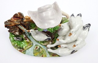 DÍVKA S HUSAMI - VE STYLU PORCELÁNKY NEAPOL