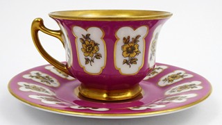 RŮŽOVÝ MOKA ŠÁLEK SE ZLATÝMI KVĚTINAMI - ROSENTHAL
