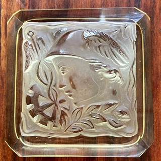 RUDOLF HLOUŠEK (1909-1992) - ART DECO DÓZA Z CITRÍNOVÉHO SKLA S PORTRÉTEM