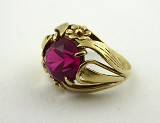 ZLATÝ PRSTEN SE SYNTETICKÝM RUBÍNEM - SAFINA