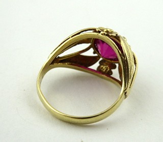 ZLATÝ PRSTEN SE SYNTETICKÝM RUBÍNEM - SAFINA