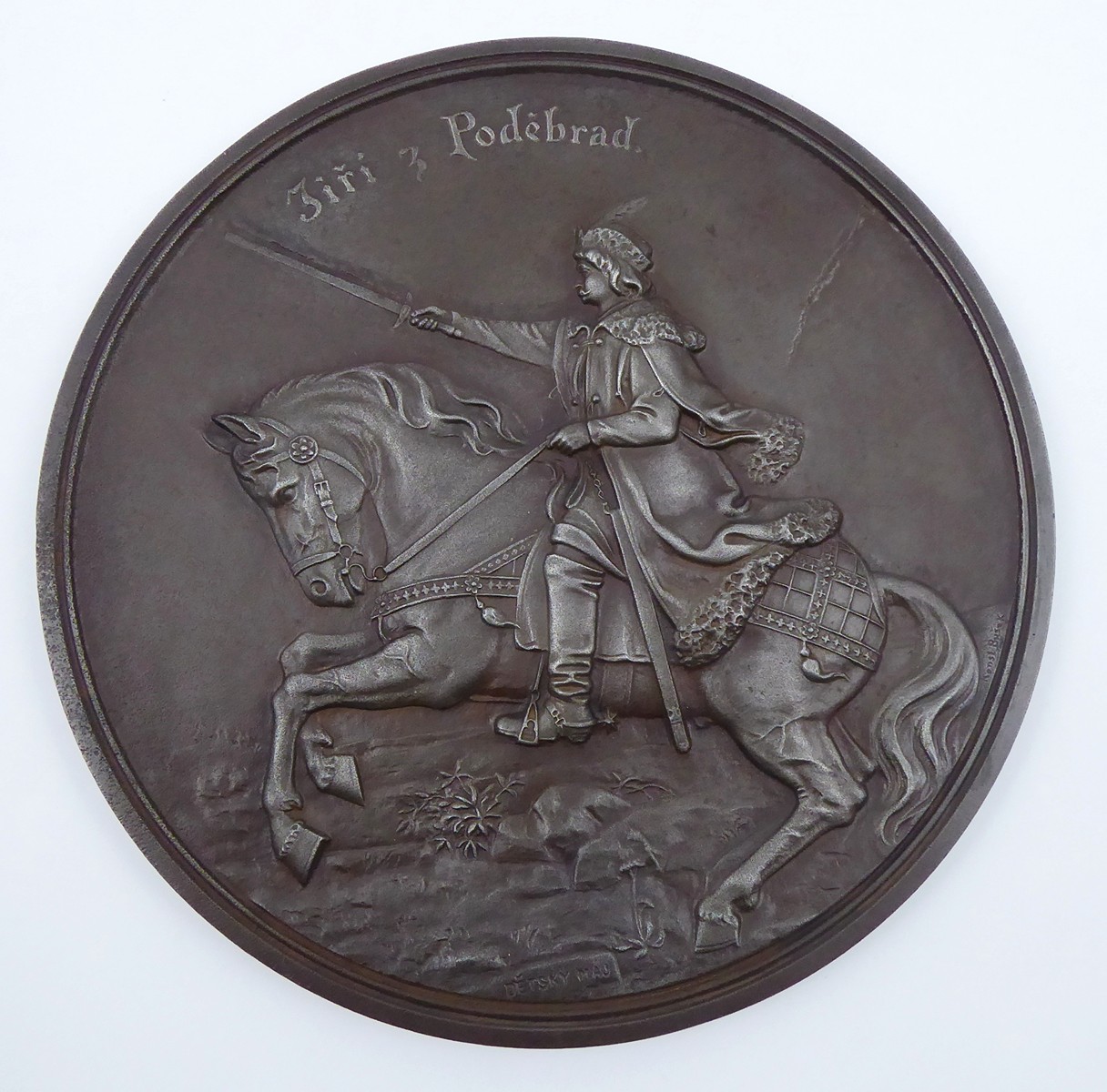 KONSTANTIN BUŠEK (1861-1938) - JIŘÍ Z PODĚBRAD - VĚTŠÍ ZÁVĚSNÝ RELIÉF