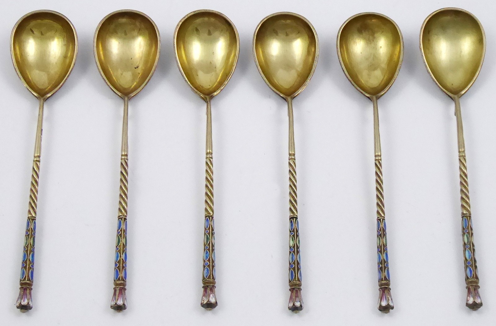 NIKOLAJ PAVLOVIČ PAVLOV - ŠEST STŘÍBRNÝCH ZLACENÝCH LŽIČEK S EMAILEM - MOSKVA, N. P. PAVLOV
