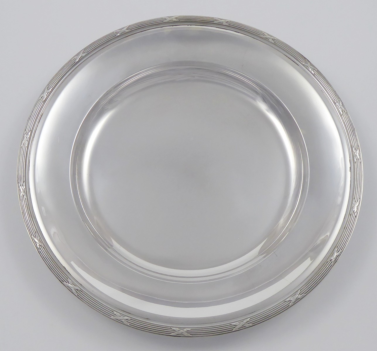 POSTŘÍBŘENÝ KULATÝ TÁC - CHRISTOFLE, FRANCIE