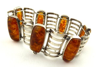 STŘÍBRNÝ NÁRAMEK S PŘÍRODNÍM JANTAREM - FISCHLANDSCHMUCK
