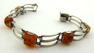 STŘÍBRNÝ JANTAROVÝ NÁRAMEK - FISCHLANDSCHMUCK