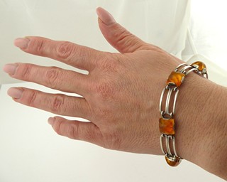 STŘÍBRNÝ JANTAROVÝ NÁRAMEK - FISCHLANDSCHMUCK