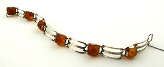 STŘÍBRNÝ JANTAROVÝ NÁRAMEK - FISCHLANDSCHMUCK