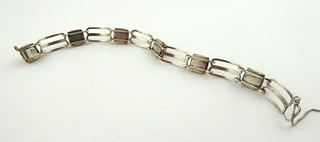 STŘÍBRNÝ JANTAROVÝ NÁRAMEK - FISCHLANDSCHMUCK