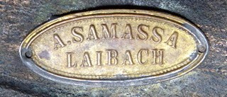 DVA VYSOKÉ ZÁMECKÉ NEOGOTICKÉ SVÍCNY - ALBERT SAMASSA, LAIBACH