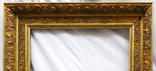 VELKÝ MASIVNÍ ZLACENÝ RÁM S ORNAMENTY