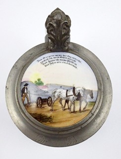 RUČNĚ MALOVANÝ KORBEL S PORCELÁNOVÝM VÍČKEM