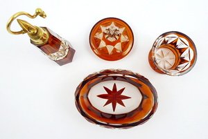 ART DECO TOALETNÍ SOUPRAVA Z AMBROVÉHO SKLA