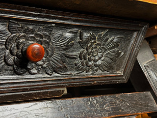 Selský barokní jídelní stůl s křesly