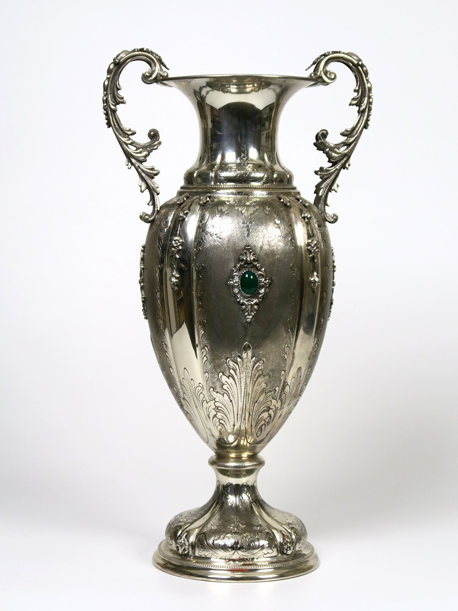 Velká stříbrná váza