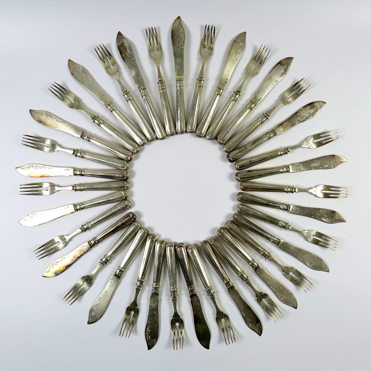 Stříbrný rybí servis pro 18 osob