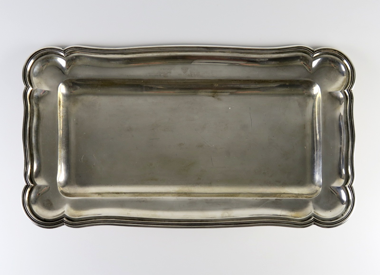 Stříbrný tác na chlebíčky