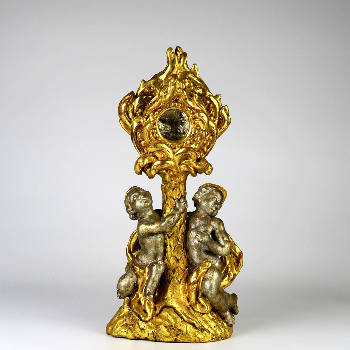 Barokní stojánek na hodinky