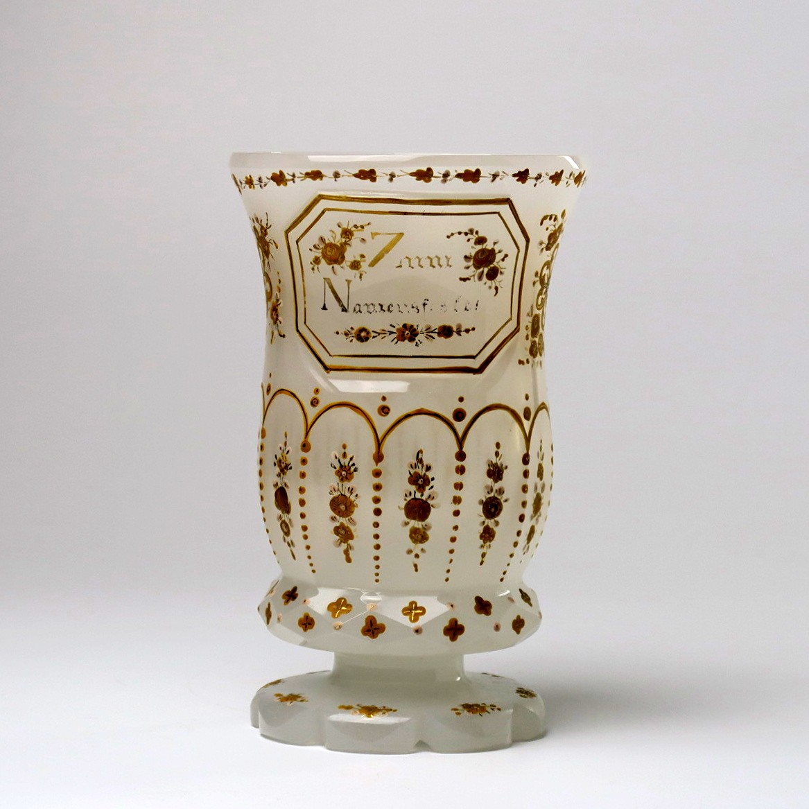 Biedermeierová číše "Zum Namensfeste"