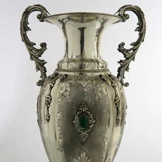 Velká stříbrná váza