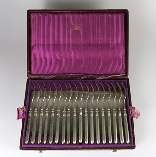 Stříbrný rybí servis pro 18 osob