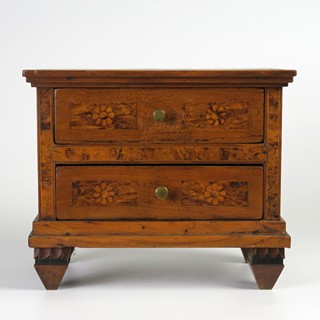 Biedermeierový model komody