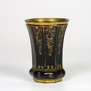 Biedermeierová číše