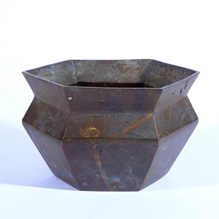 Kubistický květník