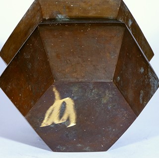 Kubistický květník