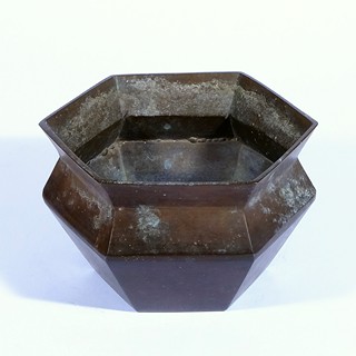 Kubistický květník