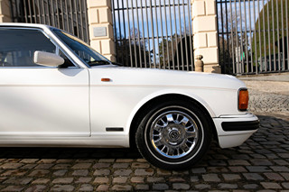 Luxusní, investiční vůz Bentley Brooklands