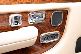 Luxusní, investiční vůz Bentley Brooklands