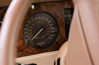 Luxusní, investiční vůz Bentley Brooklands