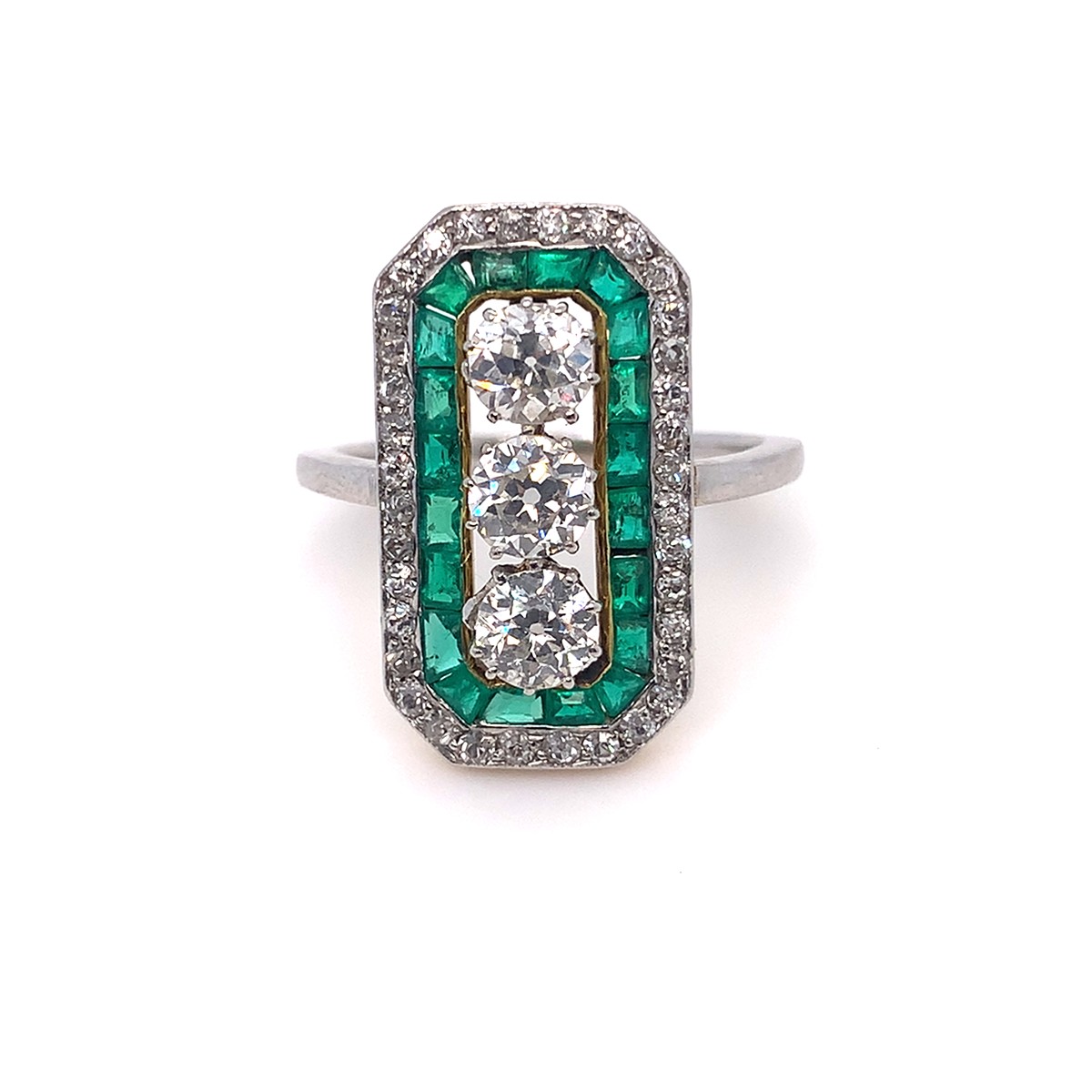 Luxusní platinový prsten s diamanty a smaragdy | Art deco | Československo 1930 | znalecký posudek