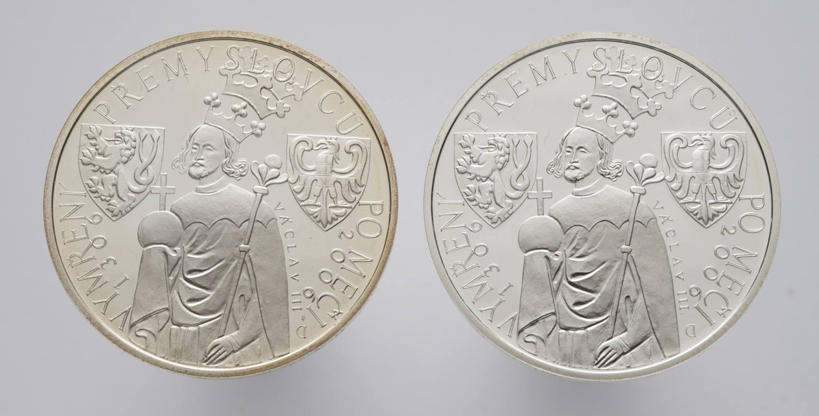 DVOJICE STŘÍBRNÝCH MINCÍ 200 KČ 700. VÝROČÍ VYMŘENÍ PŘEMYSLOVCŮ PO MEČI