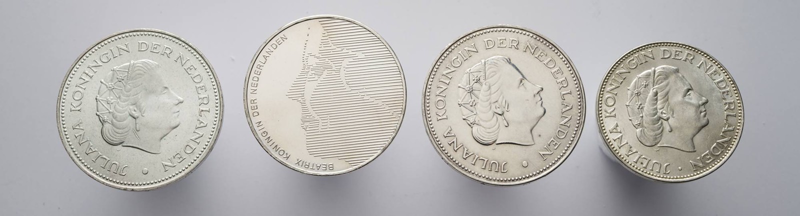 4 STŘÍBRNÉ MINCE: 50 GULDEN, 10 GULDEN A 2½ GULDEN