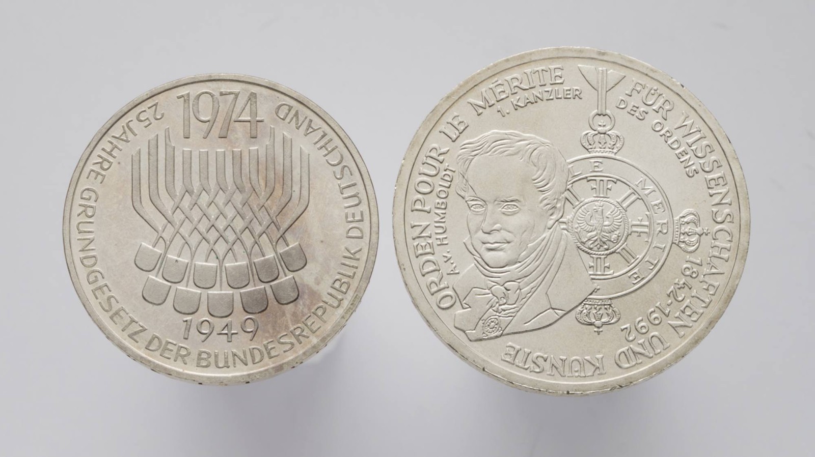 DVOJICE STŘÍBRNÝCH PAMĚTNÍCH MINCÍ