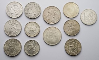 12 STŘÍBRNÝCH PAMĚTNÍCH MINCÍ