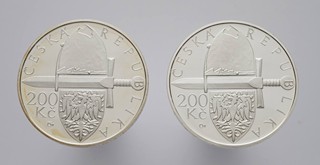 DVOJICE STŘÍBRNÝCH MINCÍ 200 KČ 700. VÝROČÍ VYMŘENÍ PŘEMYSLOVCŮ PO MEČI