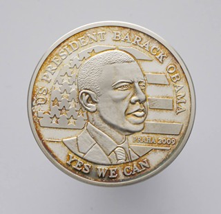 STŘÍBRNÁ PAMĚTNÍ MEDAILE BARACK OBAMA YES WE CAN NÁVŠTĚVA V PRAZE DUBEN 2009