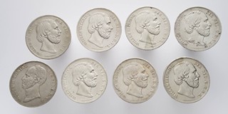 8 STŘÍBRNÝCH MINCÍ 2½ GULDEN