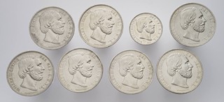 8 STŘÍBRNÝCH MINCÍ: 2½ GULDEN A 1 GULDEN