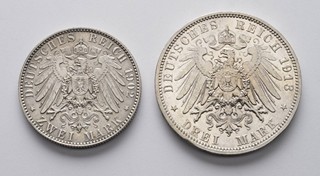 DVĚ STŘÍBRNÉ MARKY