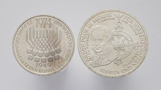 DVOJICE STŘÍBRNÝCH PAMĚTNÍCH MINCÍ