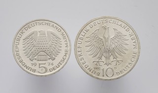 DVOJICE STŘÍBRNÝCH PAMĚTNÍCH MINCÍ